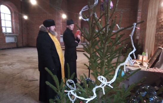 2 января настоятель храма иконы Божией Матери «Спорительница хлебов» отец Вячеслав совершил молебен 