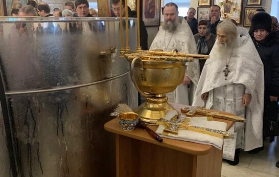 Схиархимандрит Илий (Ноздрин) совершил Божественную оитургию в храме Иконы Божией Матери 