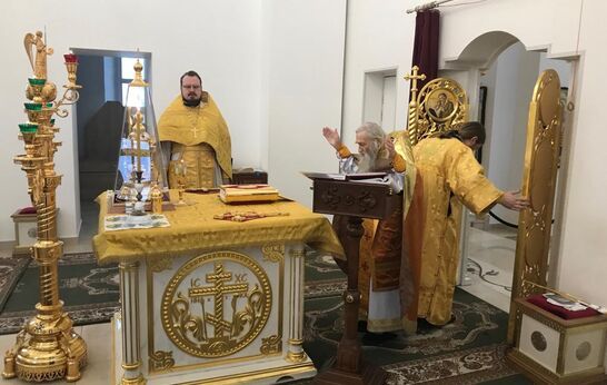 30 декабря в храме Сретения Господня  Божественную литургию  возглавил  схиархимандрит Илий (Ноздрин).