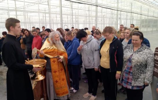 Духовник Святейшего Патриарха Московского и всея Руси Кирилла схиархимандрит Илий (Ноздрин) освятил тепличный комплекс «Кумир»