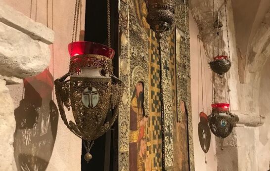 Для чего перед иконами зажигают лампады?