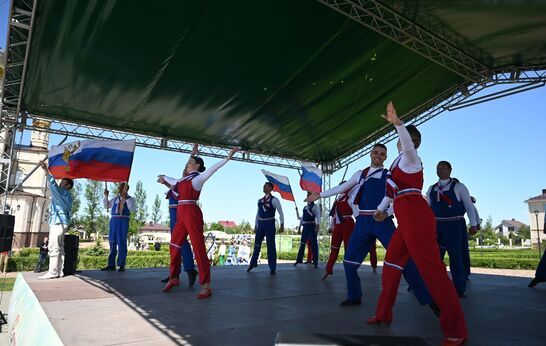 В Духовно-православном центре «Вятский Посад» состоялось праздничное мероприятие, приуроченное ко Дню России. 