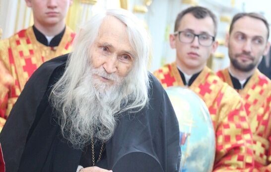 В день 57-ой годовщины хиротонии схиархимандрит Илий (Ноздрин) принял участие в Архиерейском Богослужении в храме Сретения Господня.