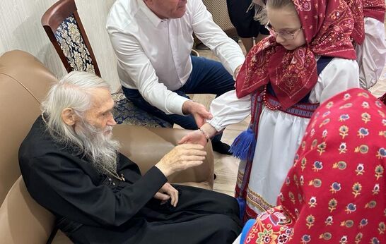 Схиархимандрит Илий (Ноздрин) принимает поздравления с днём рождения.