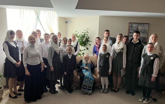 Схиархимандрит Илий  (Ноздрин)  освятил Сретенские свечи.