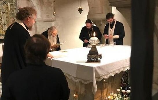 Батюшка Илий помолился в крипте базилики во имя святителя Николая в городе Бари