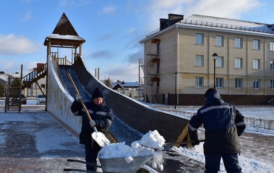 Сегодня в Вятском Посаде открыли большую ледяную горку